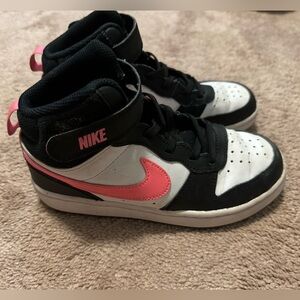 Barely Used Grade School NIKE High Tops- Size 2 Youth